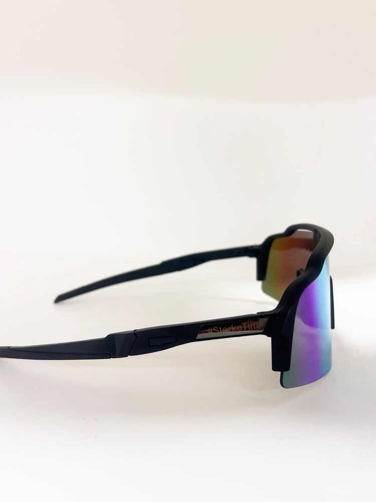 Multisport solbrille i sort - Med etui og oppbevaringspose  Sterke Tim